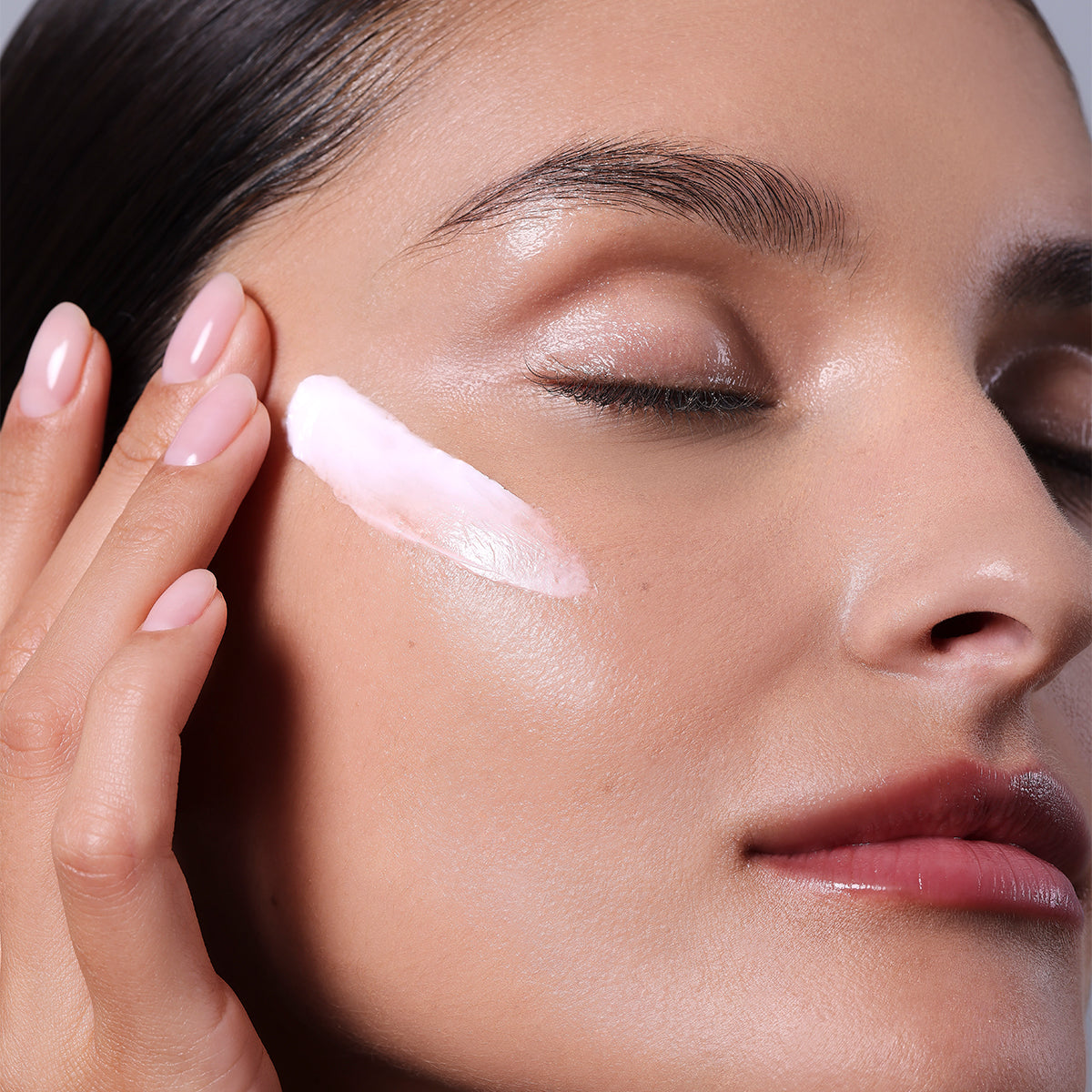 Visuale ambientale dello La Crema Essenziale – Ricarica all’Olio Essenziale di Rosa